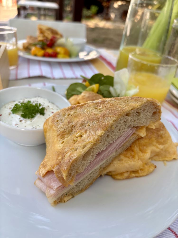 Szendvics a délutáni brunch menüből